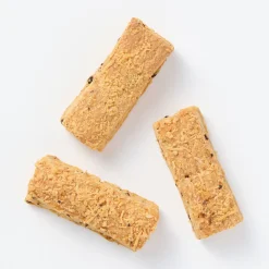 Discount Muji Aperitivos de hojaldre y queso Gouda con tomate y albahaca
