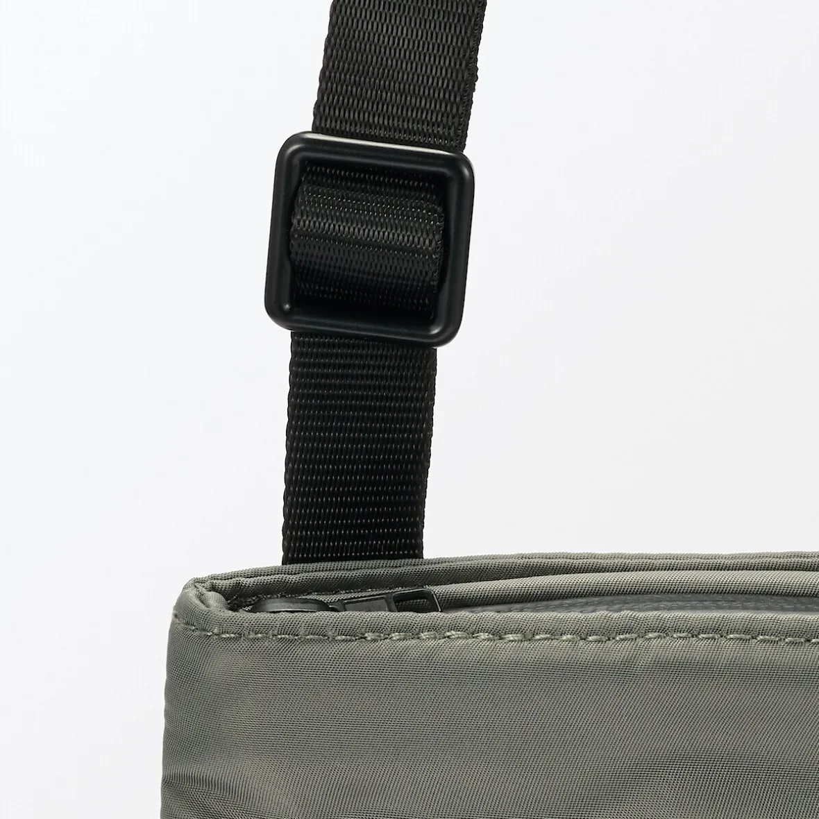 Clearance Muji Bolsa de nailon reciclado y cuerpo cruzado ‐ Mini