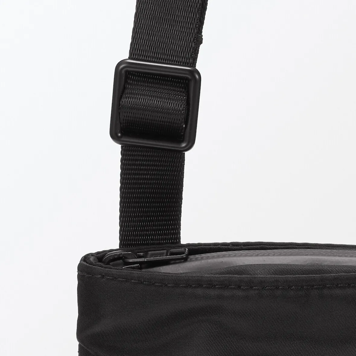 Clearance Muji Bolsa de nailon reciclado y cuerpo cruzado ‐ Mini