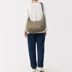 New Muji Bolso bandolera de nylon reciclado repelente al agua acolchado con 2 asas