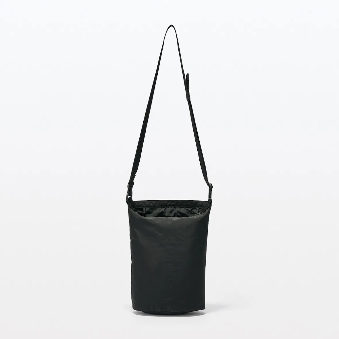 Outlet Muji Bolso bandolera pequeño repelente al agua y plegable Negro