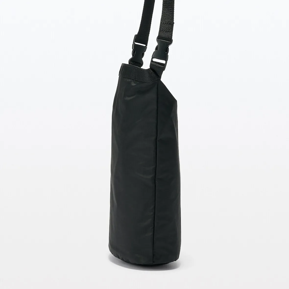 Outlet Muji Bolso bandolera pequeño repelente al agua y plegable Negro