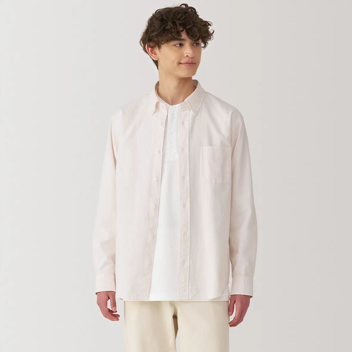Muji Camisa Oxford con botones y acabado lavado para hombre…