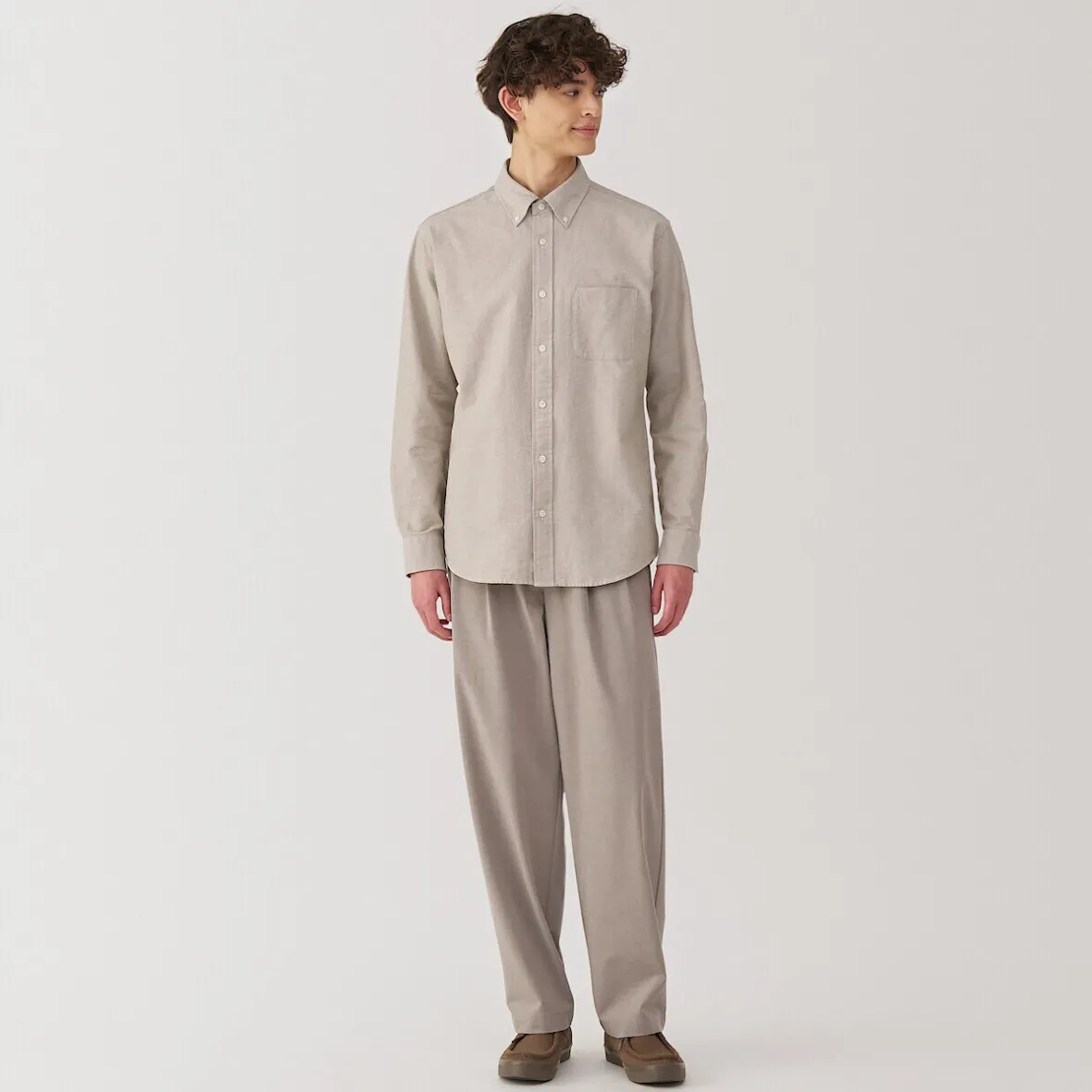 Muji Camisa Oxford con botones y acabado lavado para hombre…