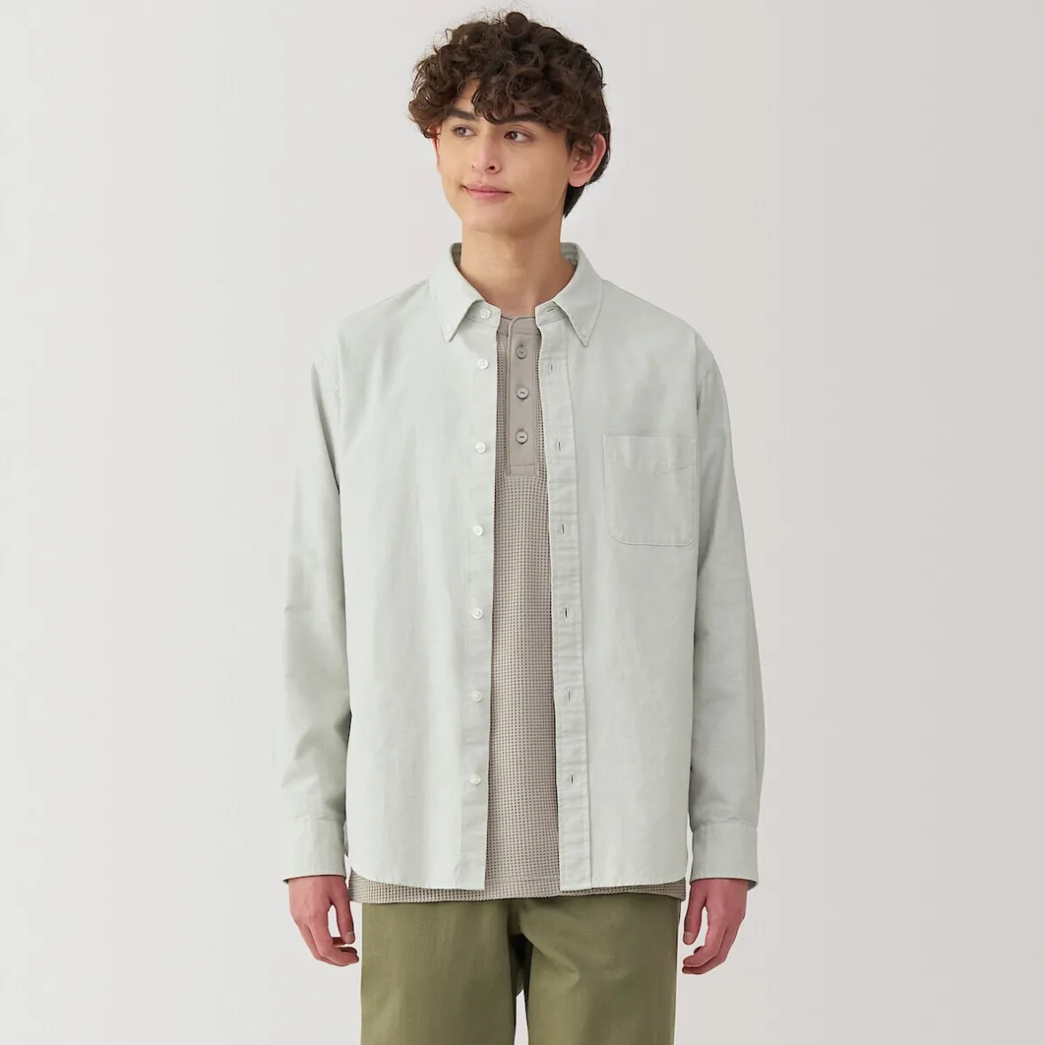 Muji Camisa Oxford con botones y acabado lavado para hombre…