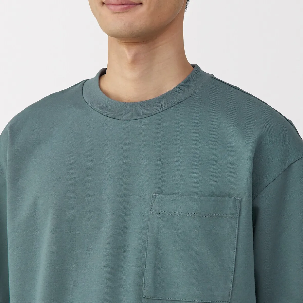 Discount Muji Camiseta Cool Touch Relaxed Fit con bolsillo para hombre.