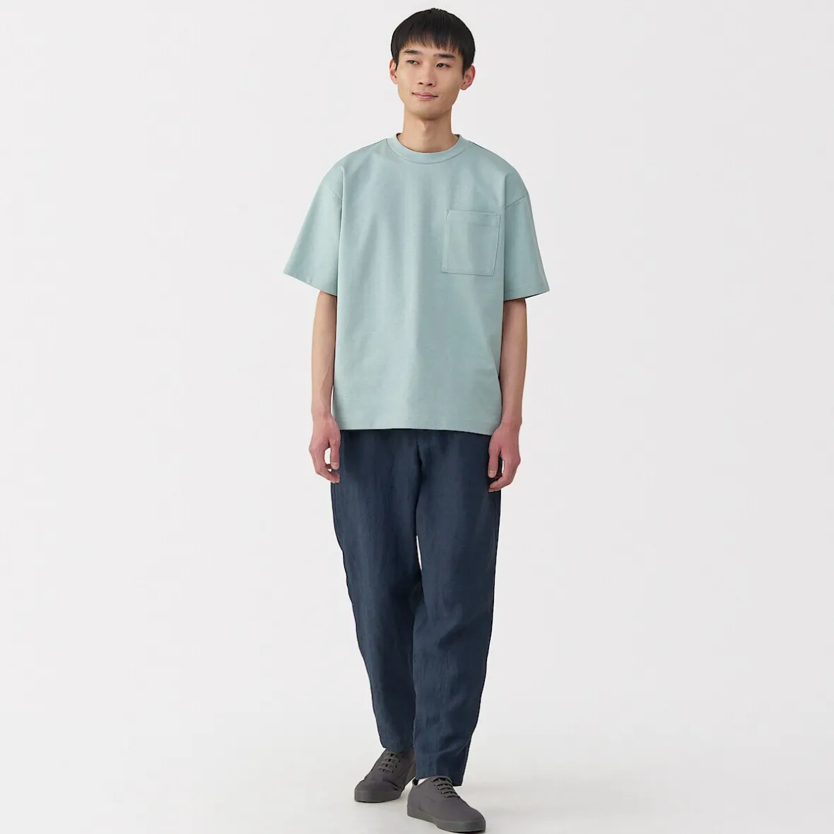 Discount Muji Camiseta Cool Touch Relaxed Fit con bolsillo para hombre.