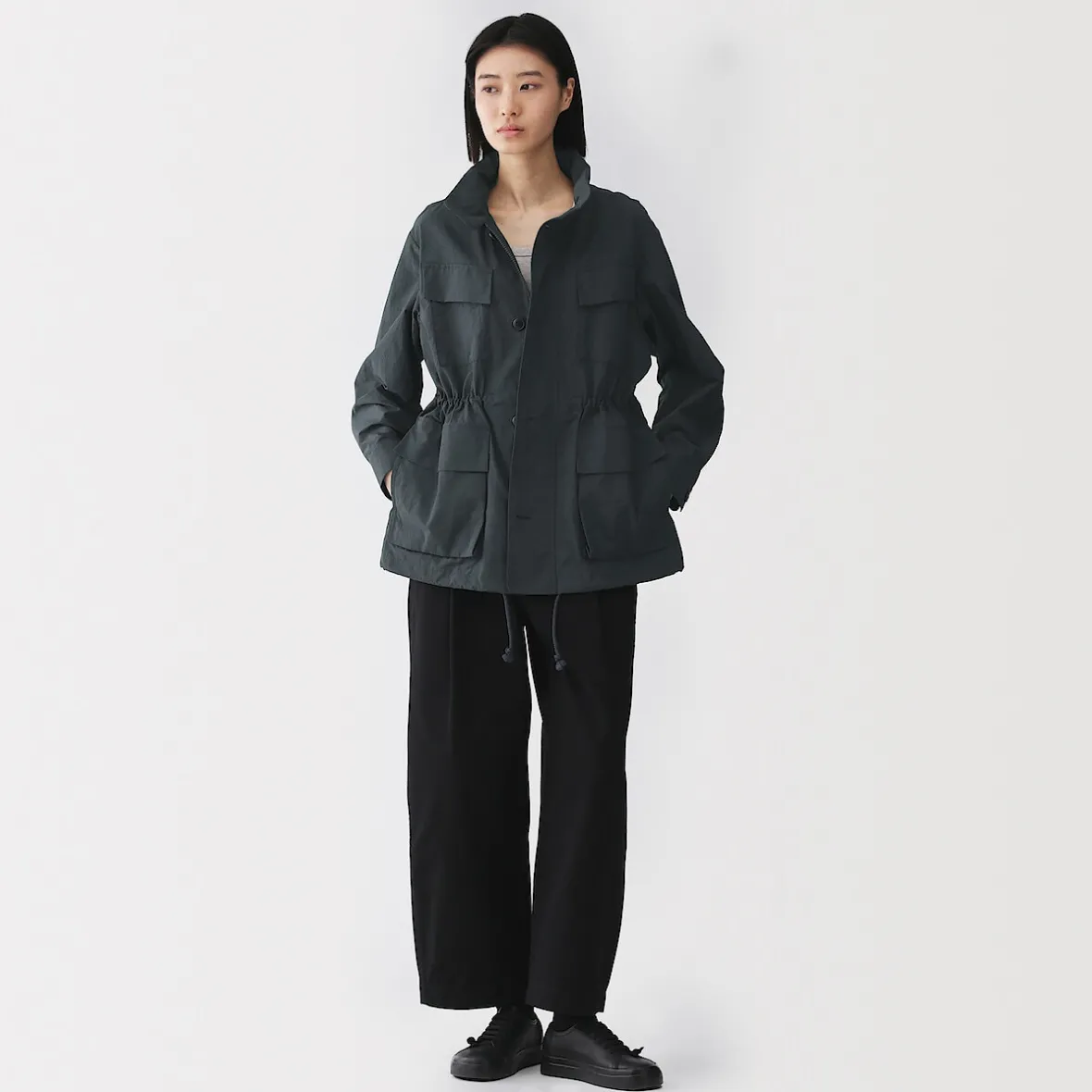 Outlet Muji Chaqueta utilitaria de nailon con tinte natural para mujer
