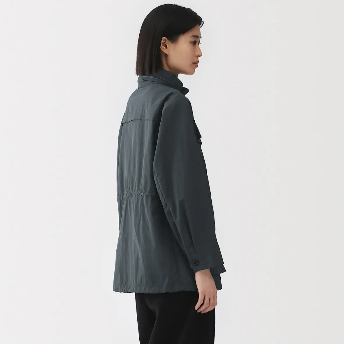 Outlet Muji Chaqueta utilitaria de nailon con tinte natural para mujer
