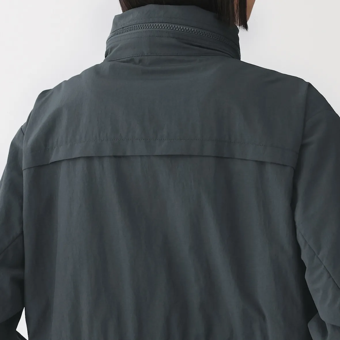 Outlet Muji Chaqueta utilitaria de nailon con tinte natural para mujer