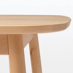Muji Mesa con patas redondeadas de haya maciza ‐ Mediana