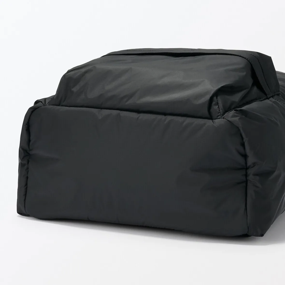 Discount Muji Mochila acolchada de nailon reciclado repelente al agua