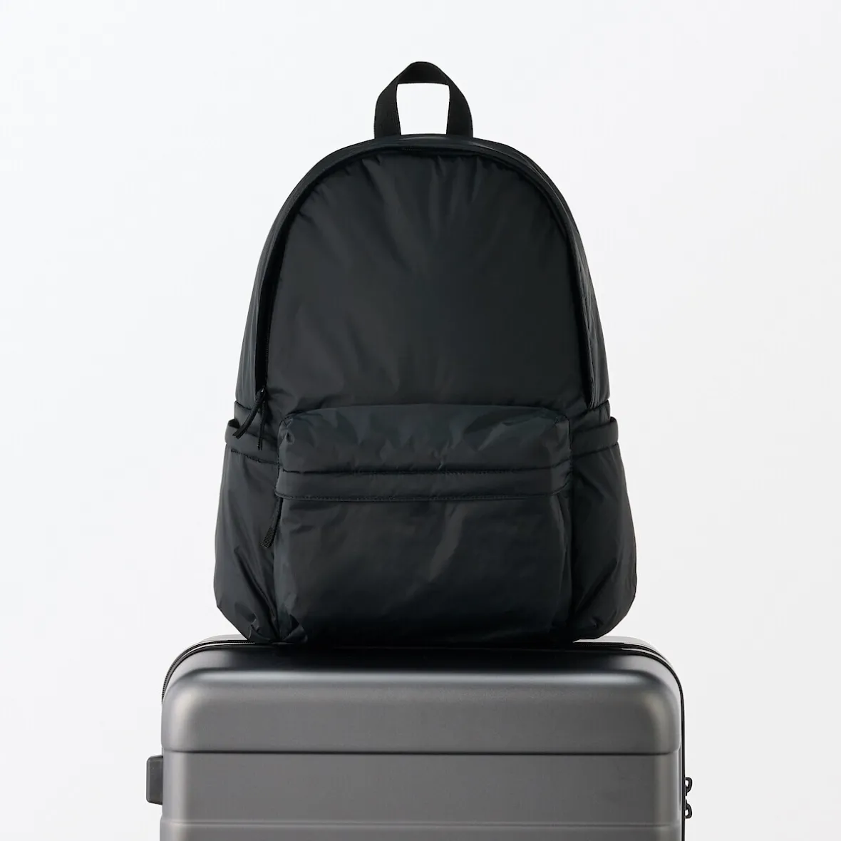 Discount Muji Mochila acolchada de nailon reciclado repelente al agua