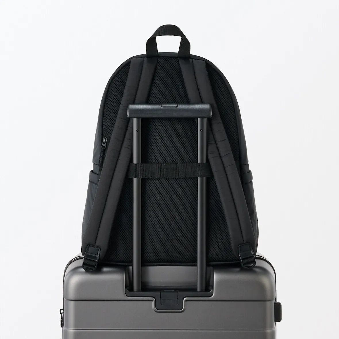 Discount Muji Mochila acolchada de nailon reciclado repelente al agua