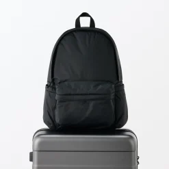 Discount Muji Mochila acolchada de nailon reciclado repelente al agua