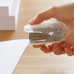 Muji Práctica grapadora