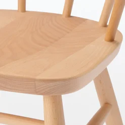 New Muji Silla con brazos y patas redondeadas de haya maciza